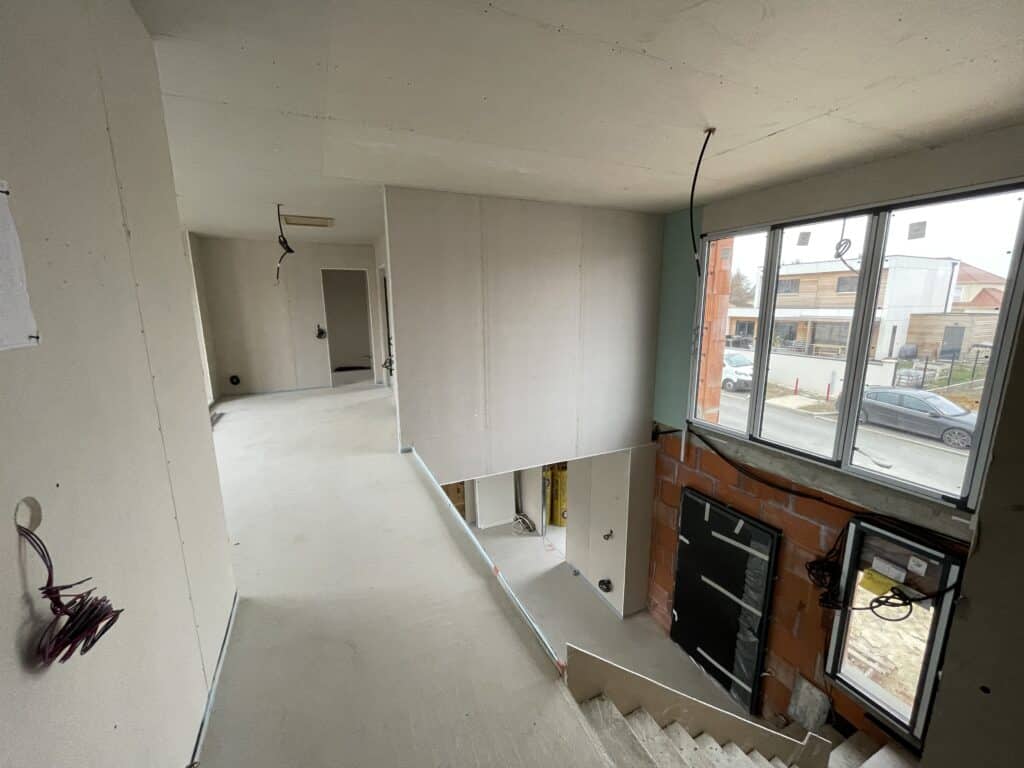 Préparation des attentes de climatisation dans une chambre d'un logement neuf près de Chambly