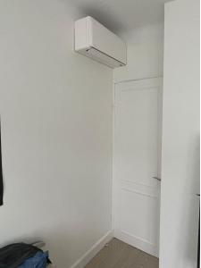 Unité Daikin Stylish installée dans une chambre sous combles près de Chambly par JSA CLIM