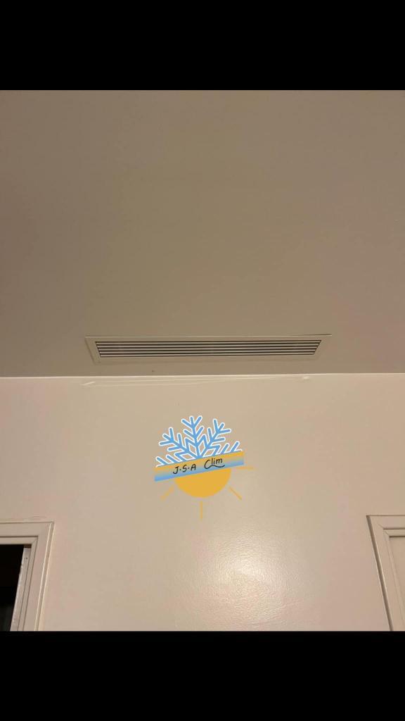 Installation discrète d'une climatisation gainable avec régulation Airzone