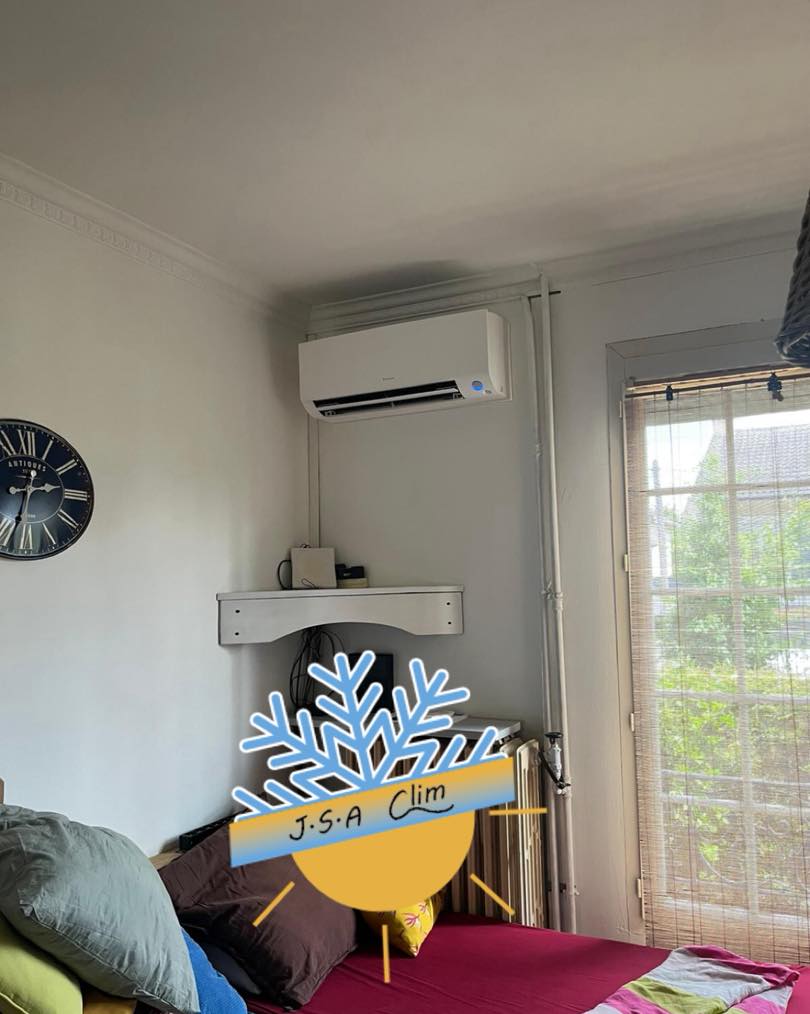 Installation d'une climatisation réversible Daikin dans une chambre